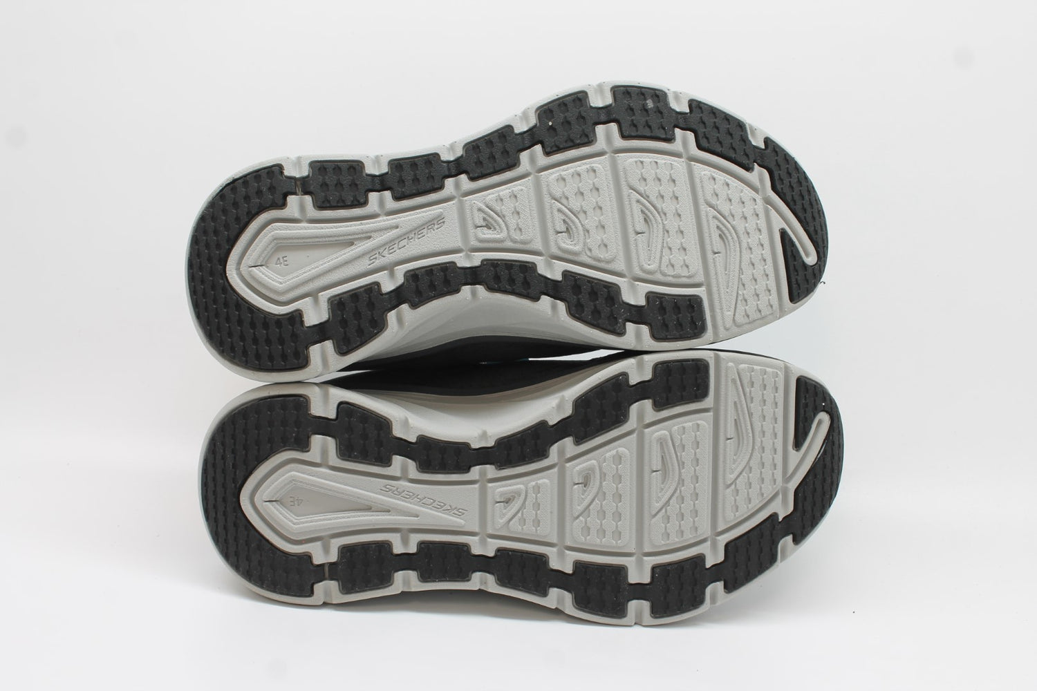 Skechers Men's D'Lux Walker-Commuter Sneakers Floor Sample