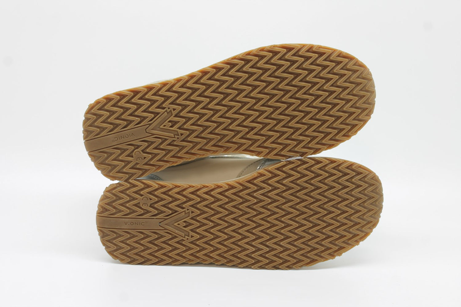 Vionic Women's Monarch Sneaker Floor Sample