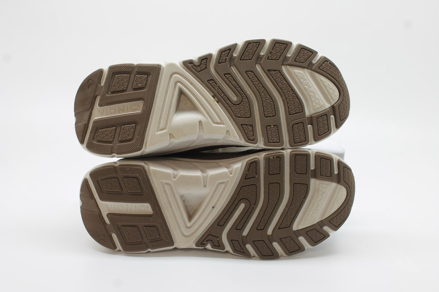 Vionic Women's Walk Max Skyline Sneakers Floor Sample