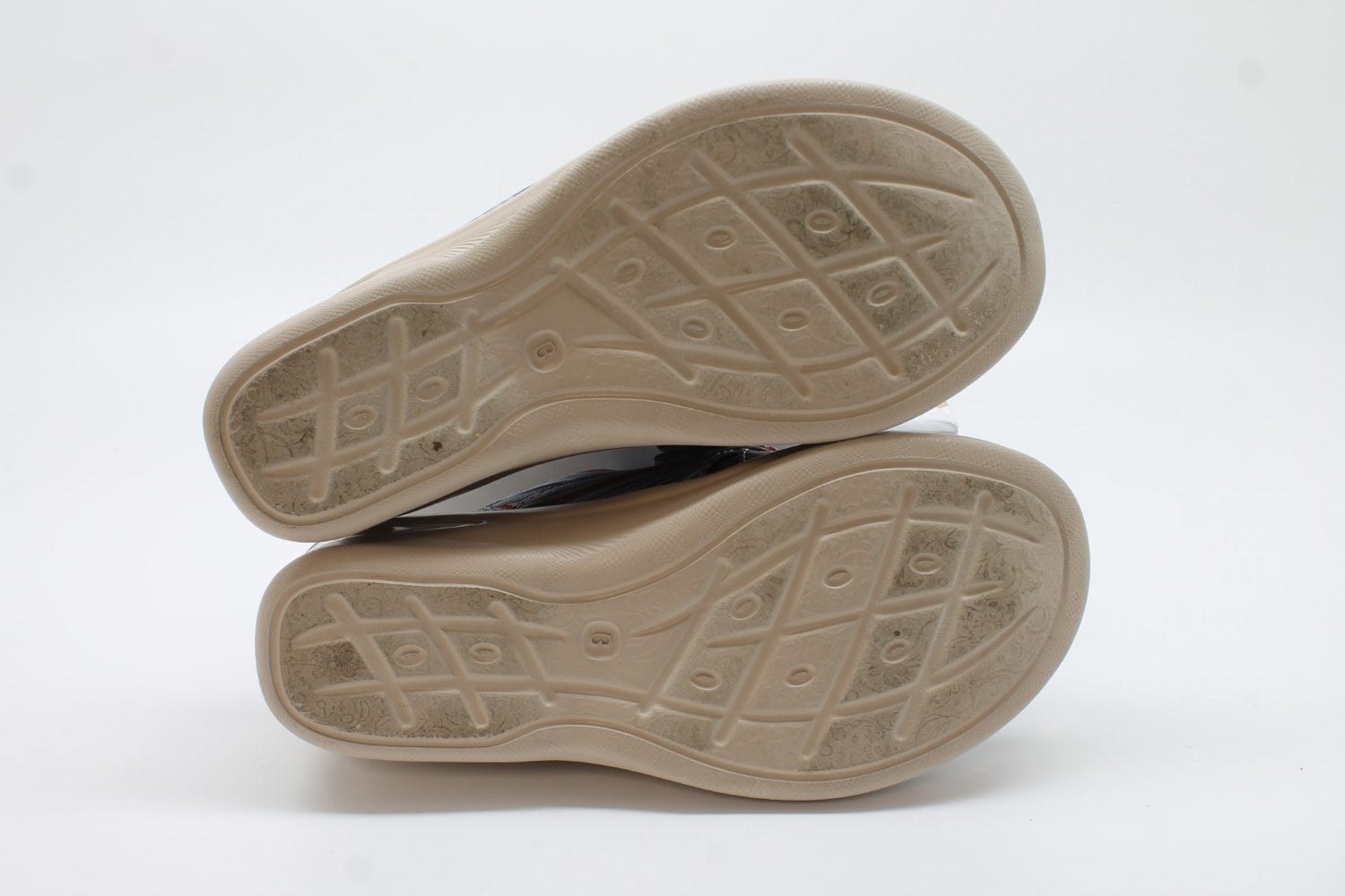BZees Women's Smile Wedge Sandals Floor Sample