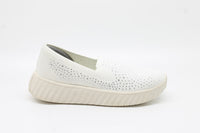 BZees Women's Wednesday Bright Slip-On Sneakers Floor Sample
