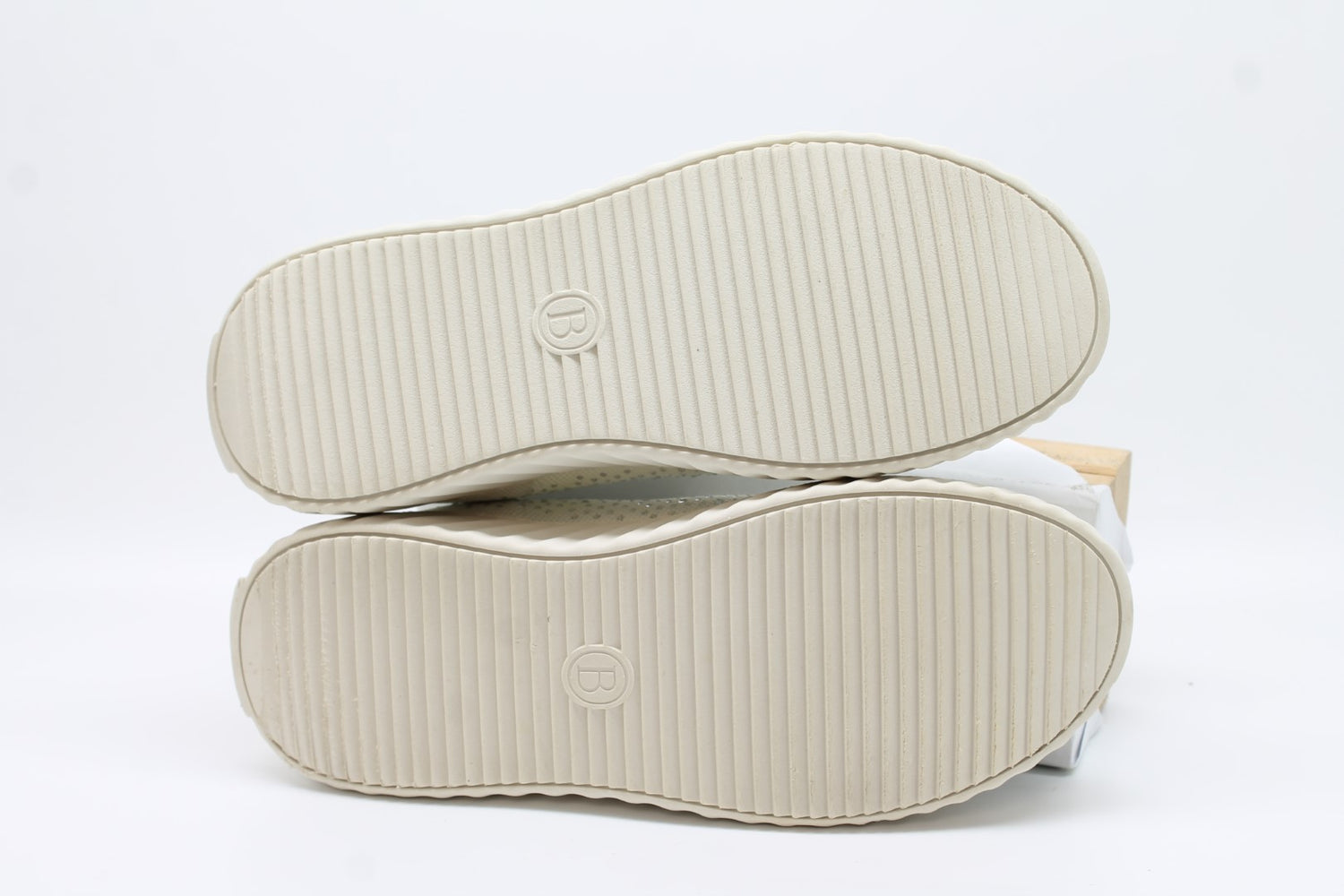 BZees Women's Wednesday Bright Slip-On Sneakers Floor Sample