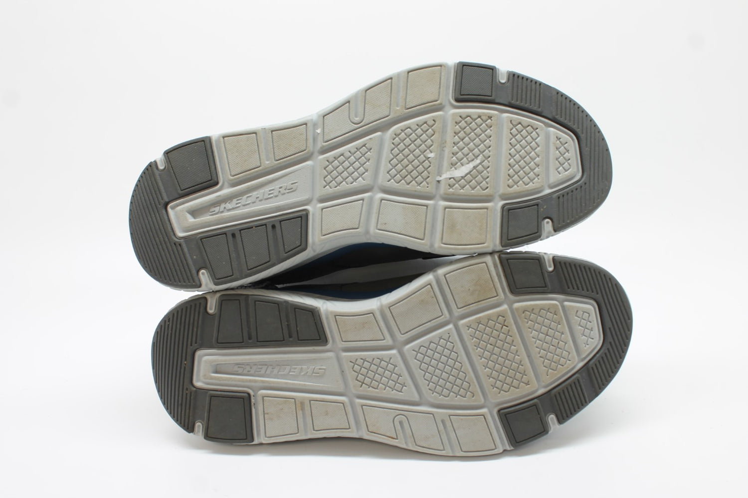 Skechers Men's Arch Crosser Dermont Slip On Sneakers Floor Sample