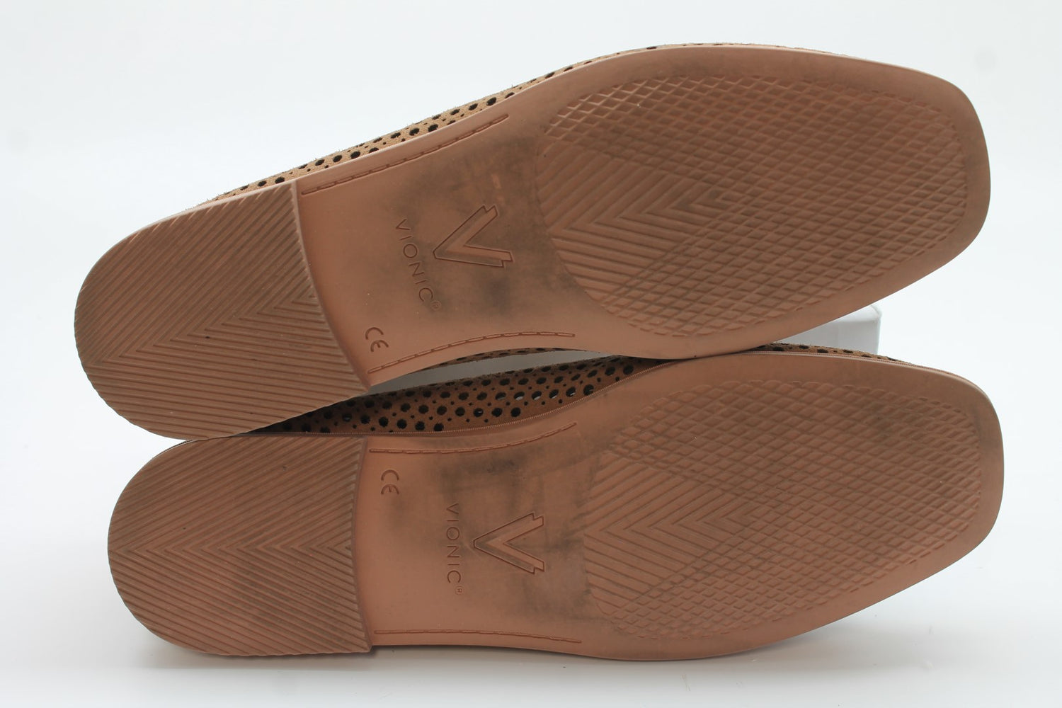 Vionic Willa 2.0 Perf Women's Slip On Flat Floor Sample