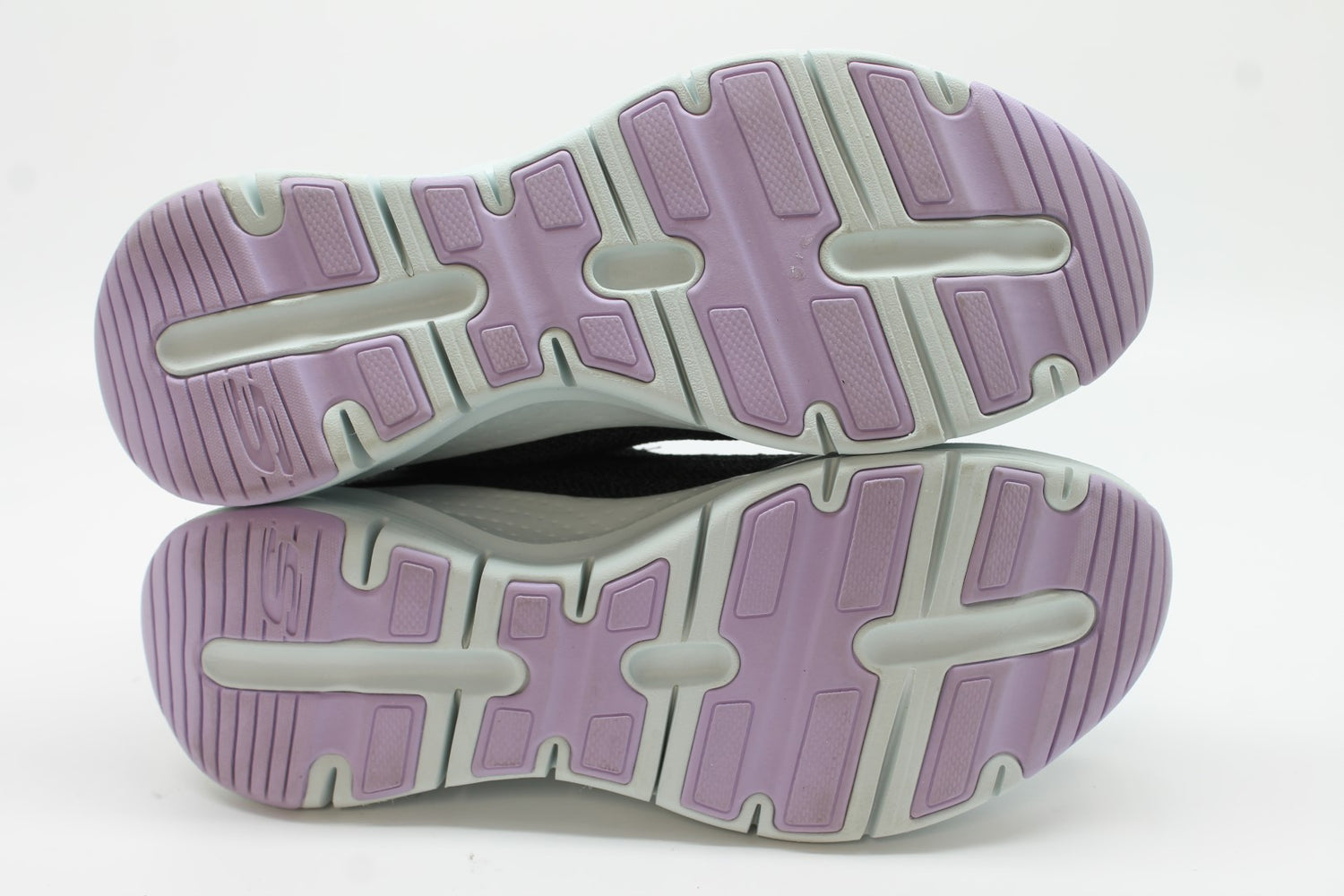Skechers Women's Arch Fit Comfy Wave Sneakers Floor Sample