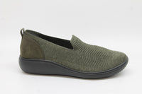 BZees Women's Boulevard Slip On Loafers Floor Sample