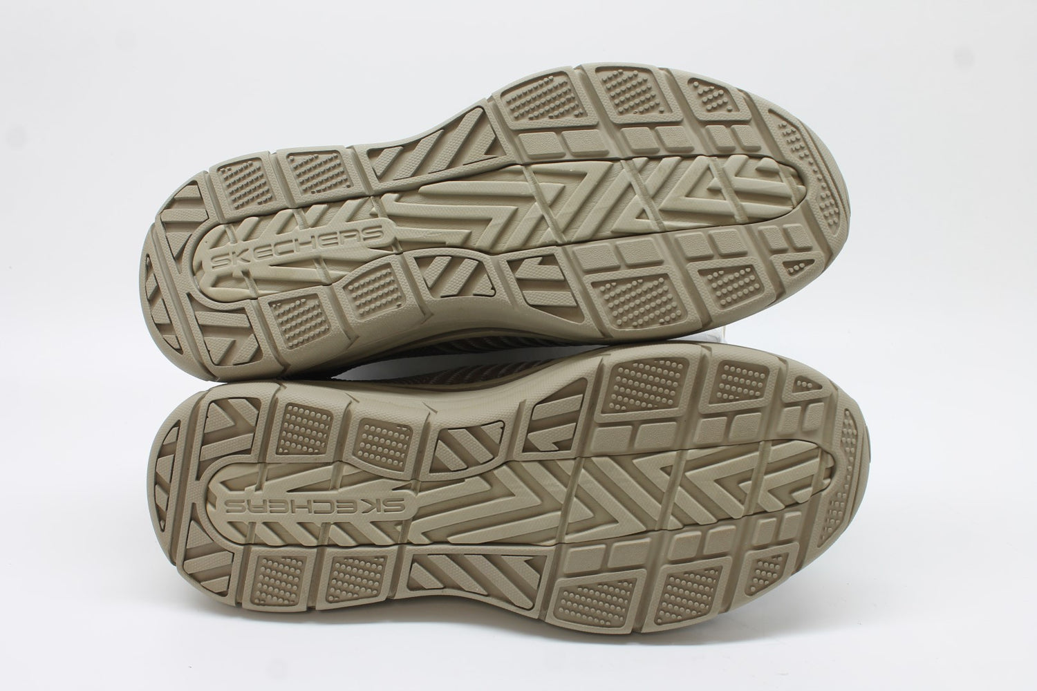 Skechers Men's Relaxed Fit Expected 2.0 Hersch Slip On Sneaker Floor Sample