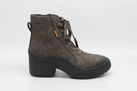 Dr. Scholl's Women's Time Off Up Platform Boots Floor Sample