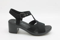 Bzees Women's Everly Strappy Sandals Floor Sample