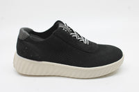 BZees Women's Wanderer Sneakers Floor Sample